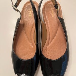 Clark’s Women’s Orlena Patent Leather Sling Back Wedge Sandal Size 6